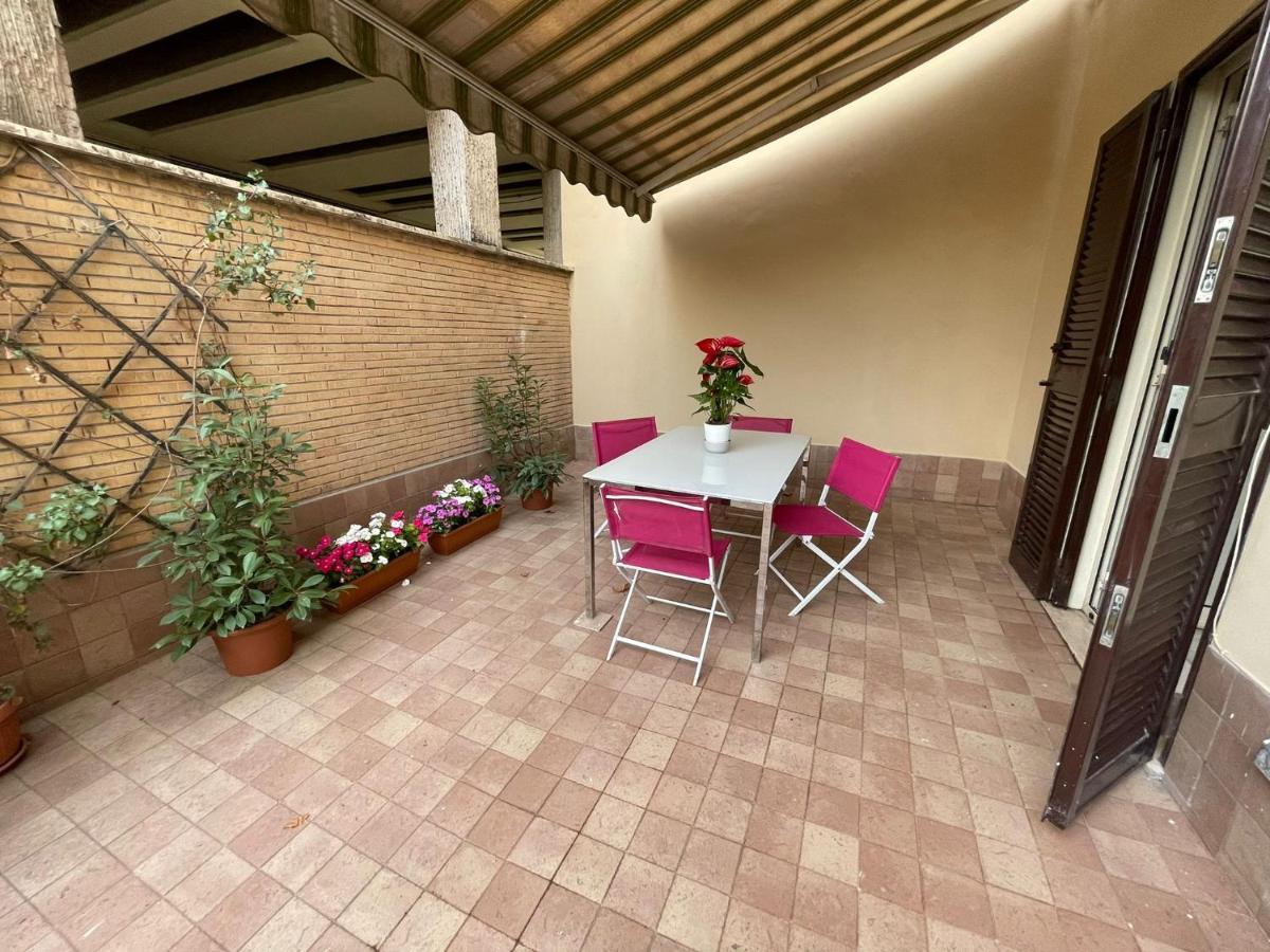 Flowers In Roma Exterior foto